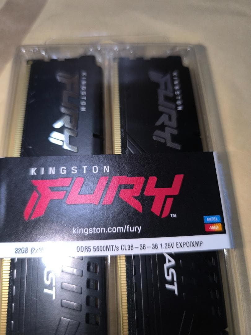 メモリKINGSTON KF556C36BBEK2-32未使用品