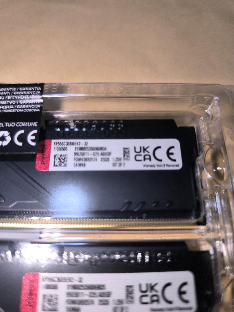 メモリKINGSTON KF556C36BBEK2-32未使用品