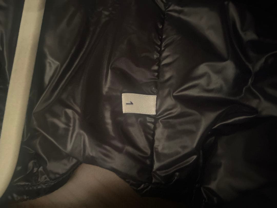 MONCLER LONGUE SAISON ブラック ダウンベスト