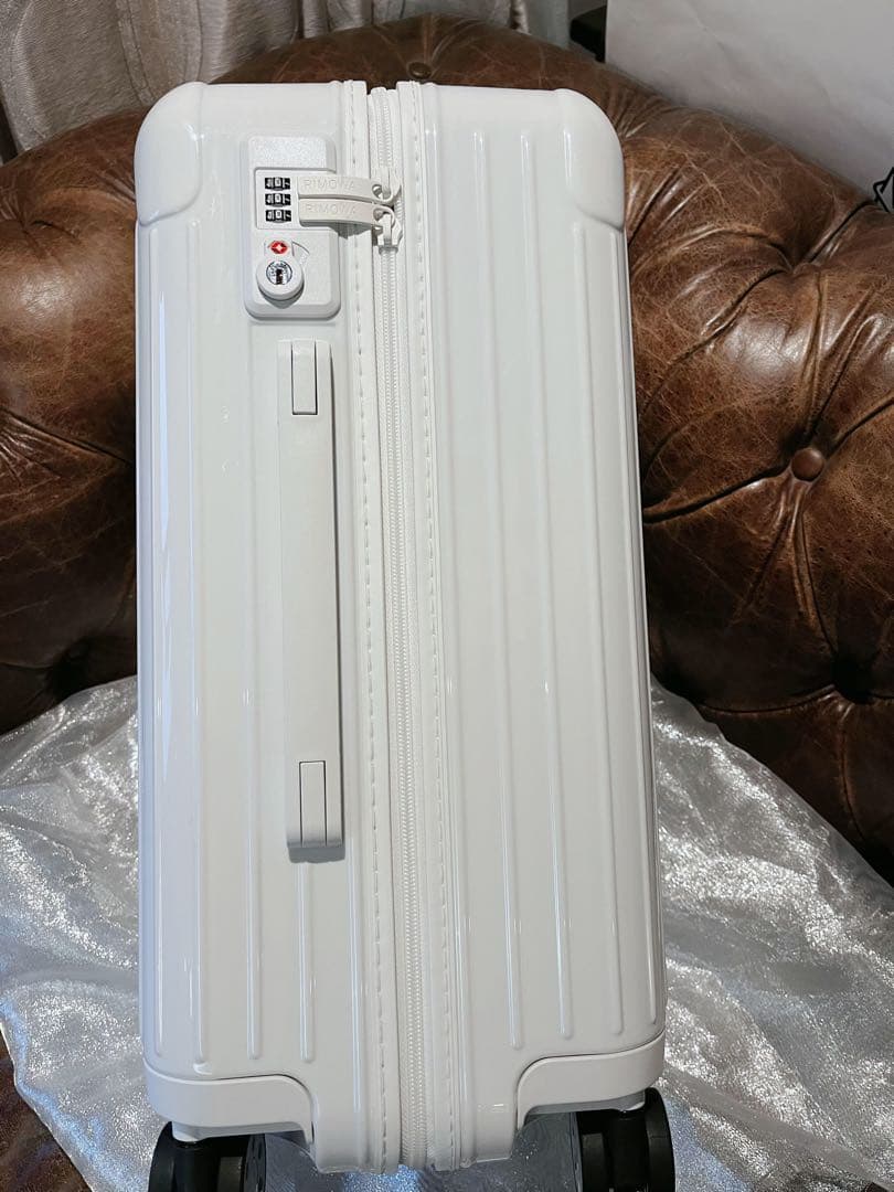 RIMOWA ホワイト スーツケース