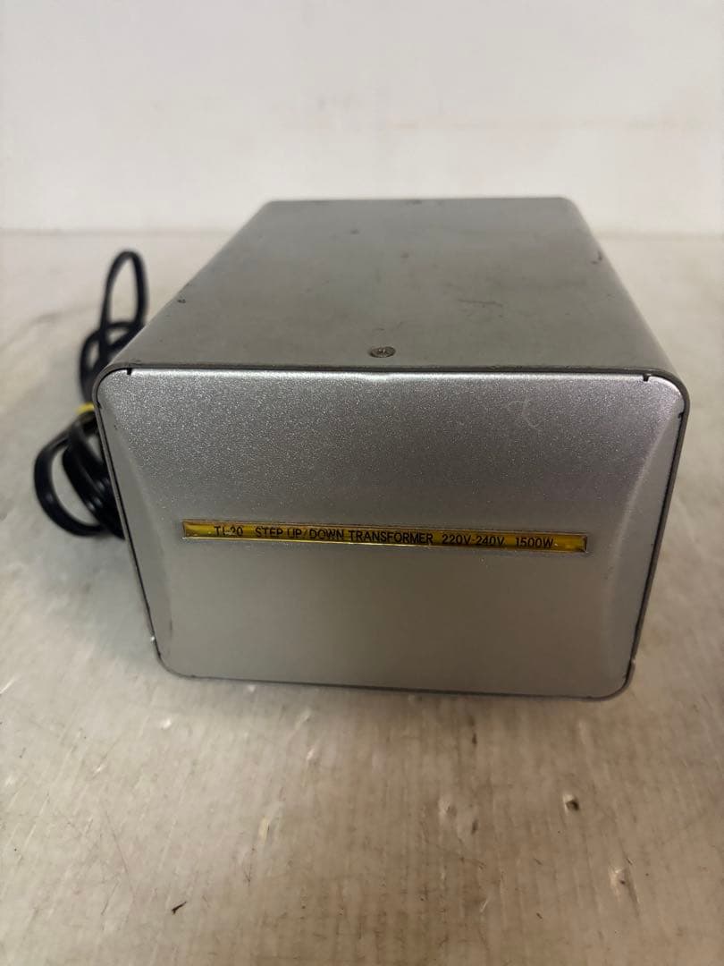 TI-20 カシムラ　変圧器 100V/230V total1500VA