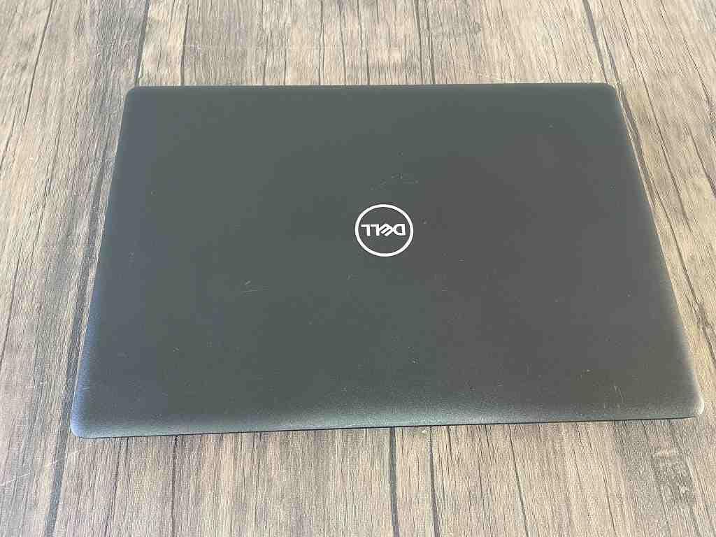 DELL Latitude 3590　ノートパソコン　15.6インチ