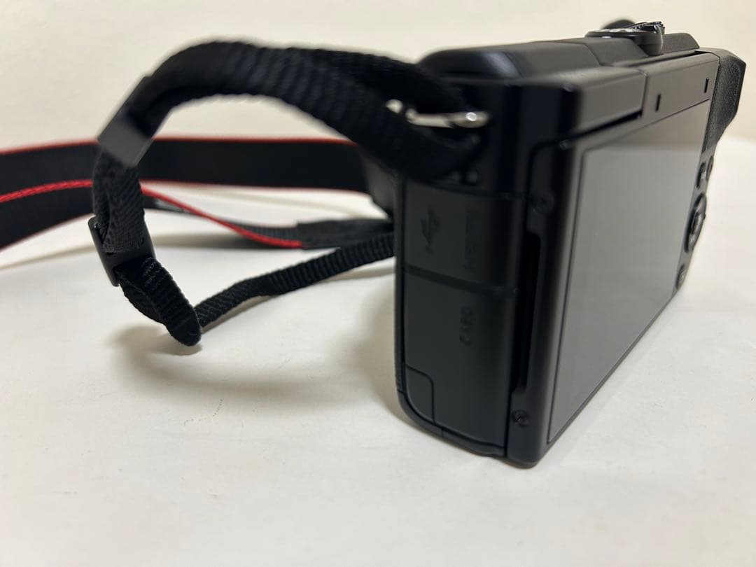 Canon ミラーレス一眼カメラ EOS M200 標準ズームキット ブラック