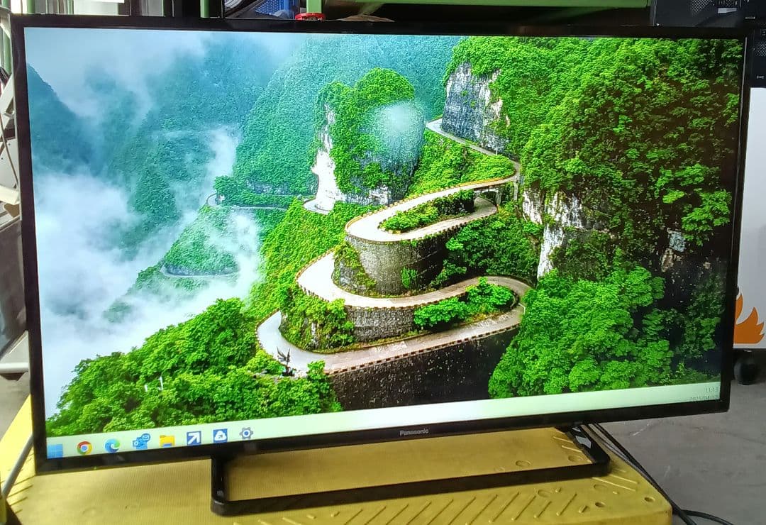 43型液晶テレビPanasonic TH-43F300HT2020年製no.37