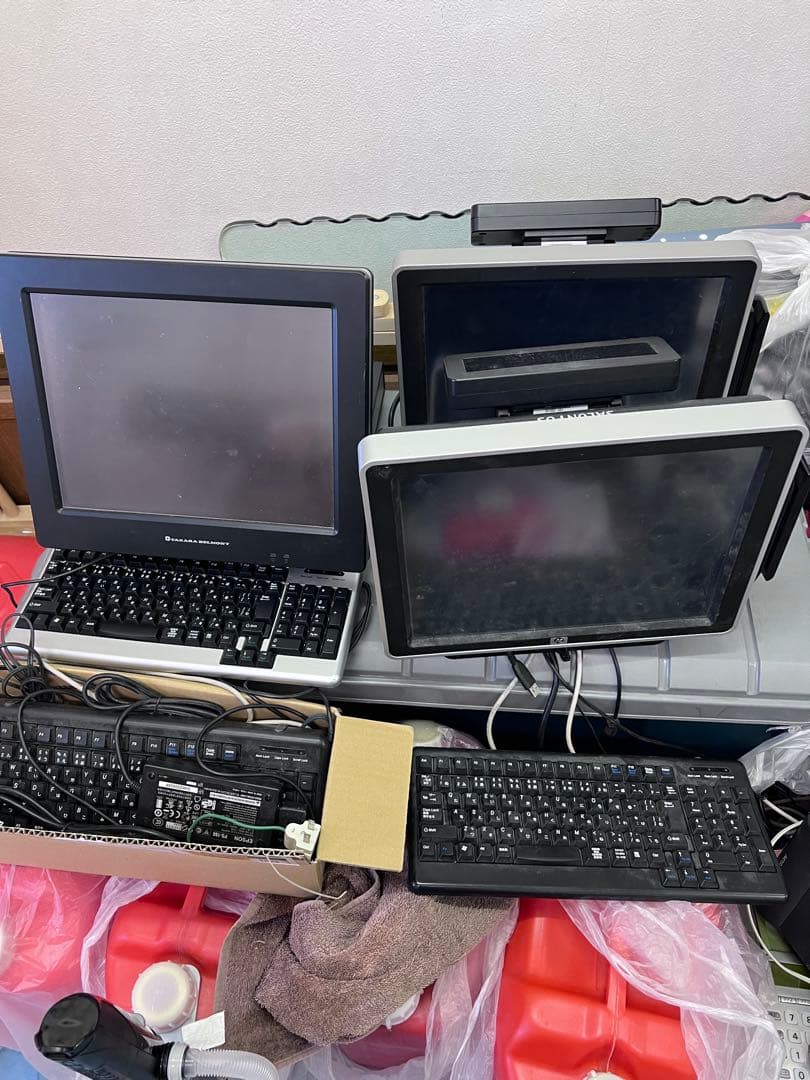 美容室使用SALONPOS レジスタンド 本体とキーボードなど直接手渡し