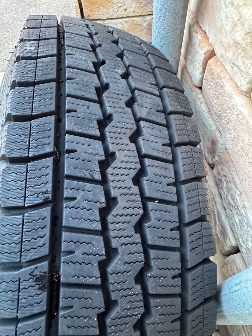ハイエース195/80R15スタッドレス15インチ6穴139.7キラーホイール