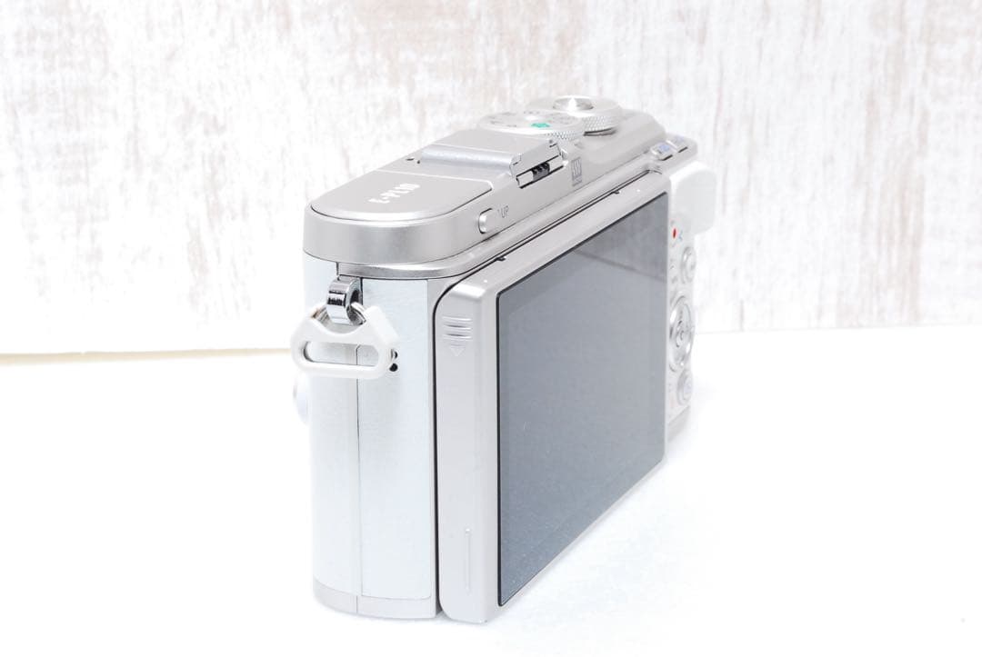 ❤️美品❤️箱付❤️ショット数僅か❤️ OLYMPUS E-PL10 ダブルレンズ