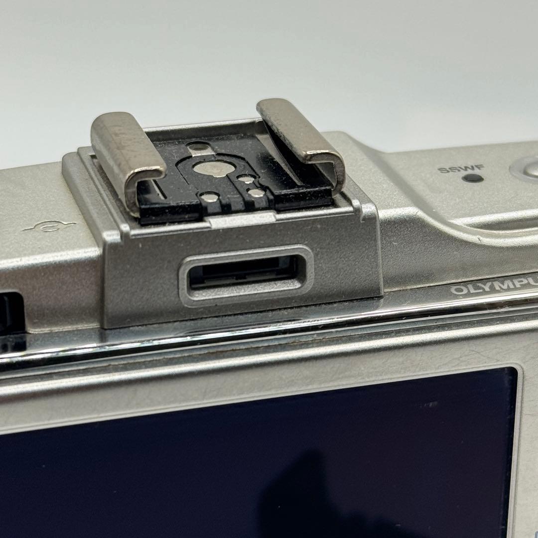 オリンパス E-P2 17mm 1:2.8 パンケーキレンズ付