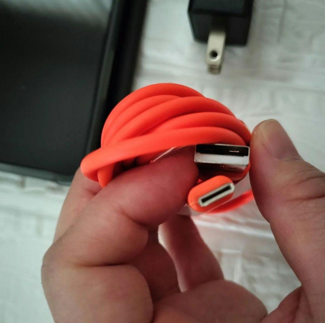 タブレット　Android 15 10インチ　ケース付き