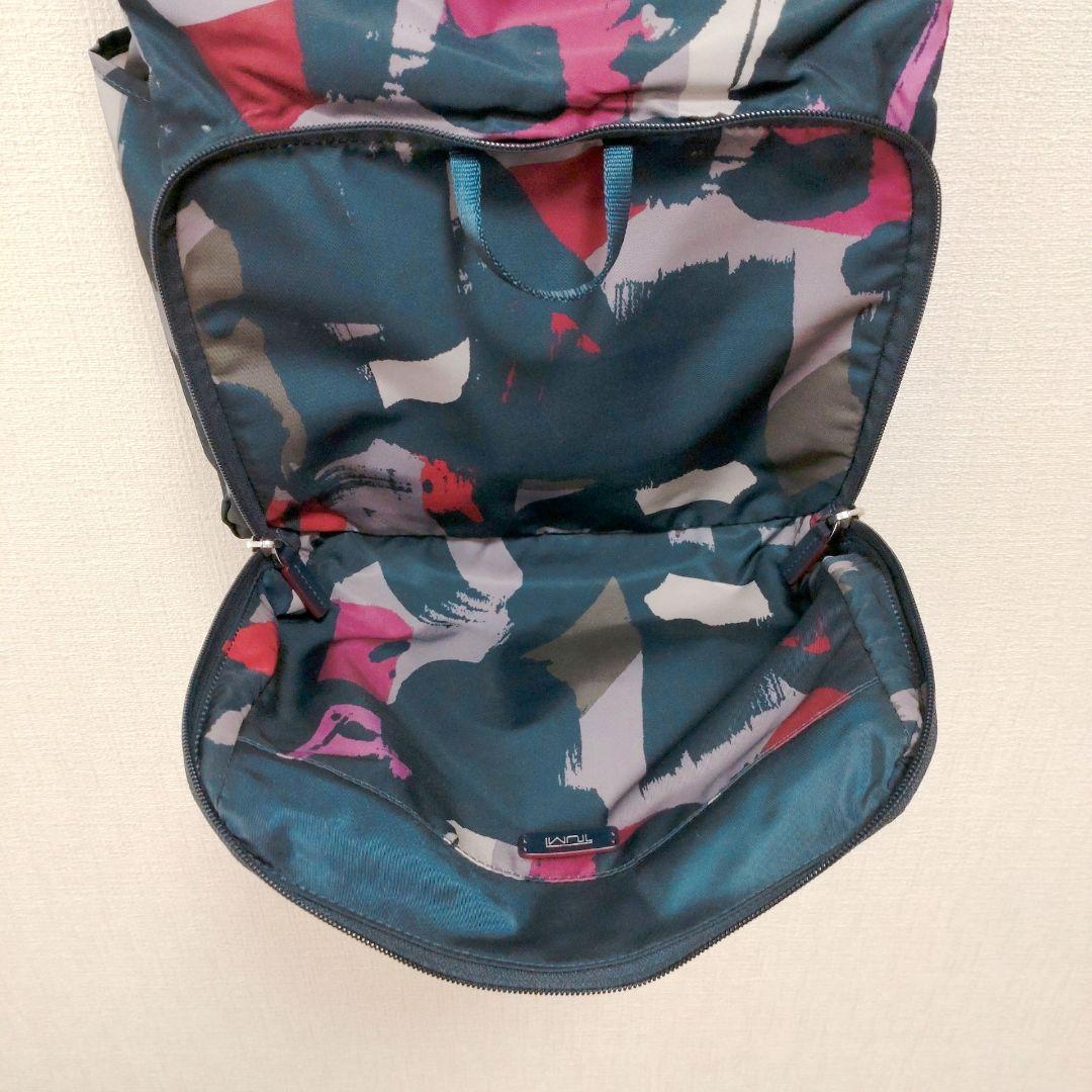 ゴ*君様 TUMI コンパクトリュック マルチカラー　ネイビー　収納　持ち運び