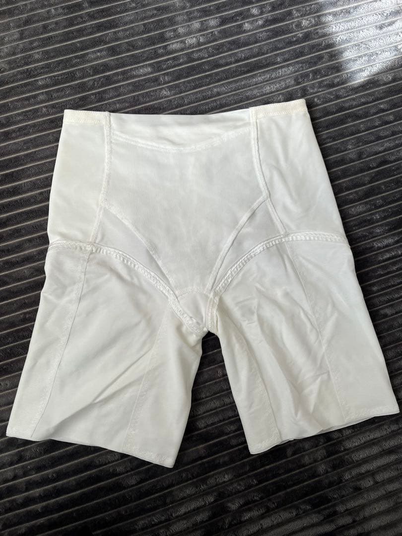 マルコ　モンマリエ　ガードル