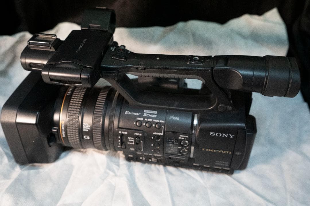 SONY HXR-NX5JNXCAMカムコーダー広角・20倍ズームで高画質を実現