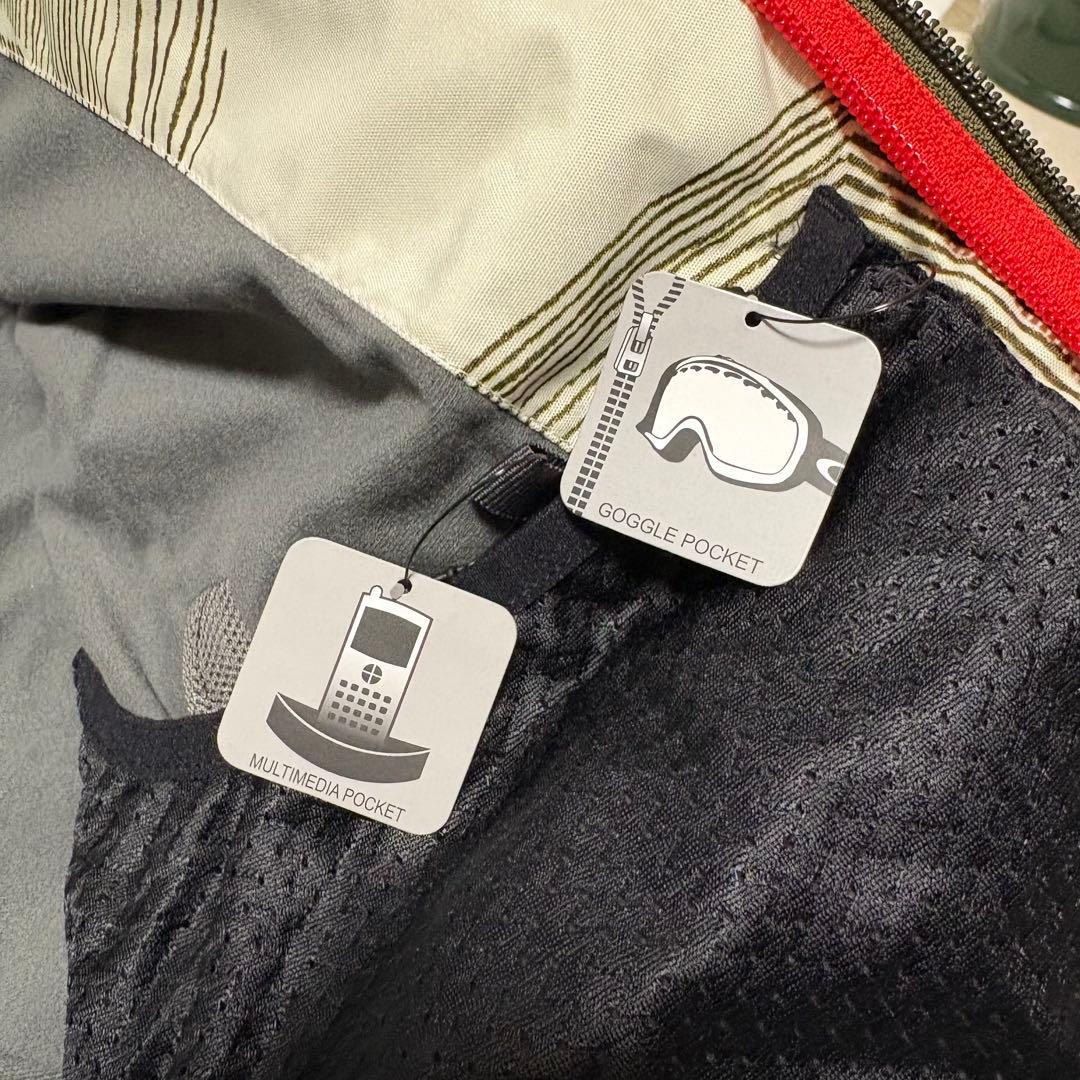 新品未使用　OAKLEY オークリー　スカル柄　スノーウェア　ジャケット