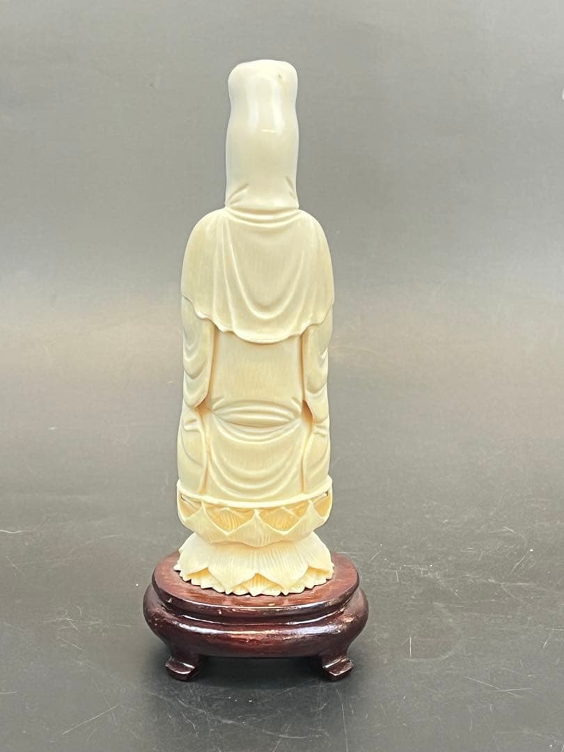 極上観音像　置物　高さ約18㎝/250g 送料込み￼