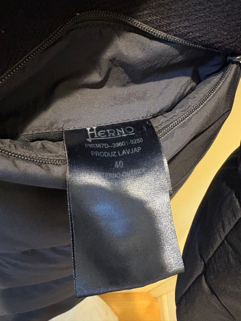 Herno ネイビー ダウン　40 ロゴプレート付　ヘルノ　ダウンコート