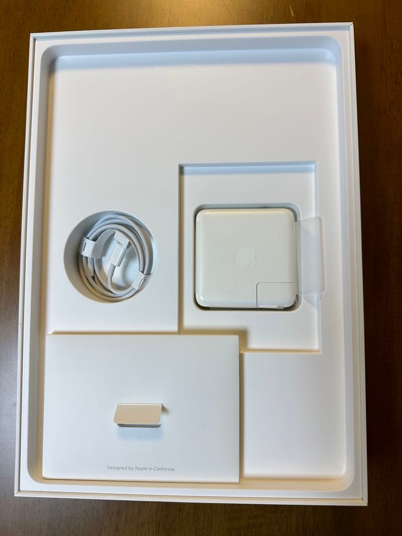 美品 MacBook Pro 16GB 指紋認証、タッチパネル /箱有り