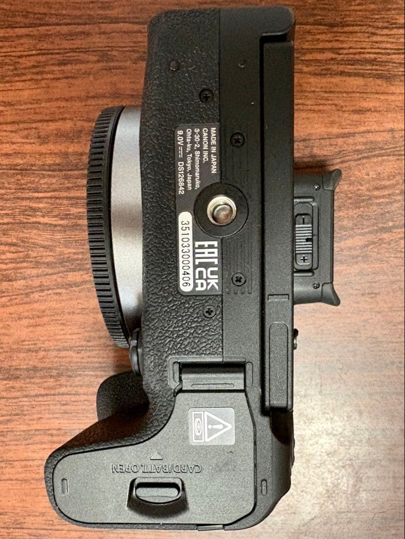 キヤノンEos R10 ボディー 新品同様 保証&おまけ付き❣️