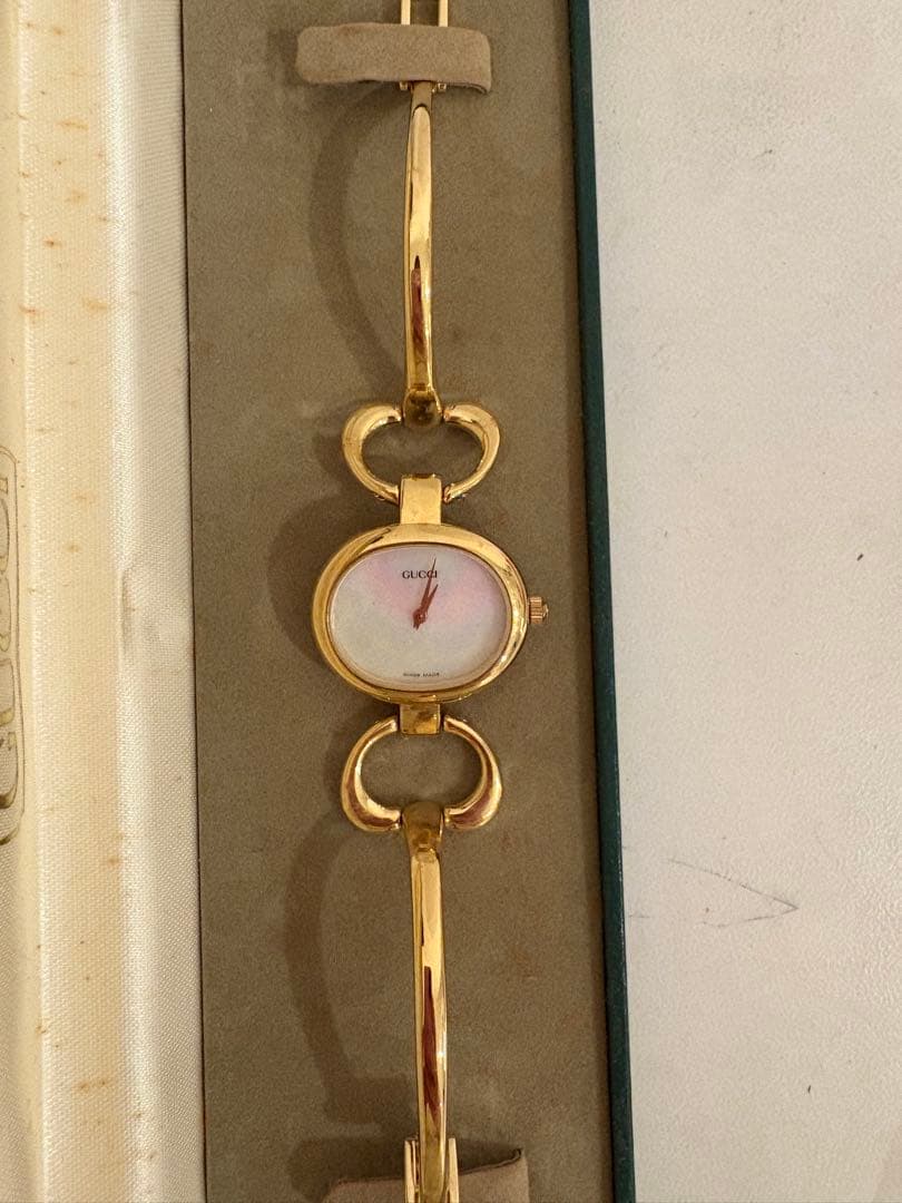 GUCCI ゴールド ハート型リンク 時計 1600