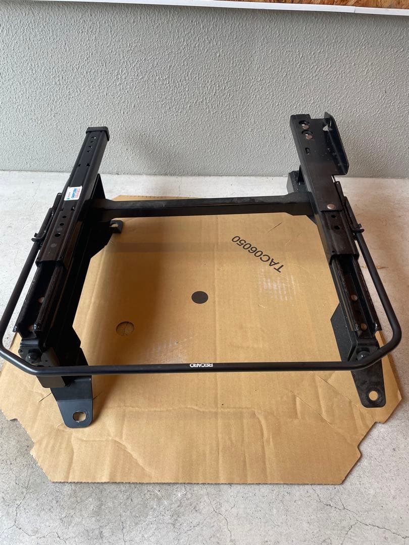 レカロ　RECARO シートレール　ランクルプラド