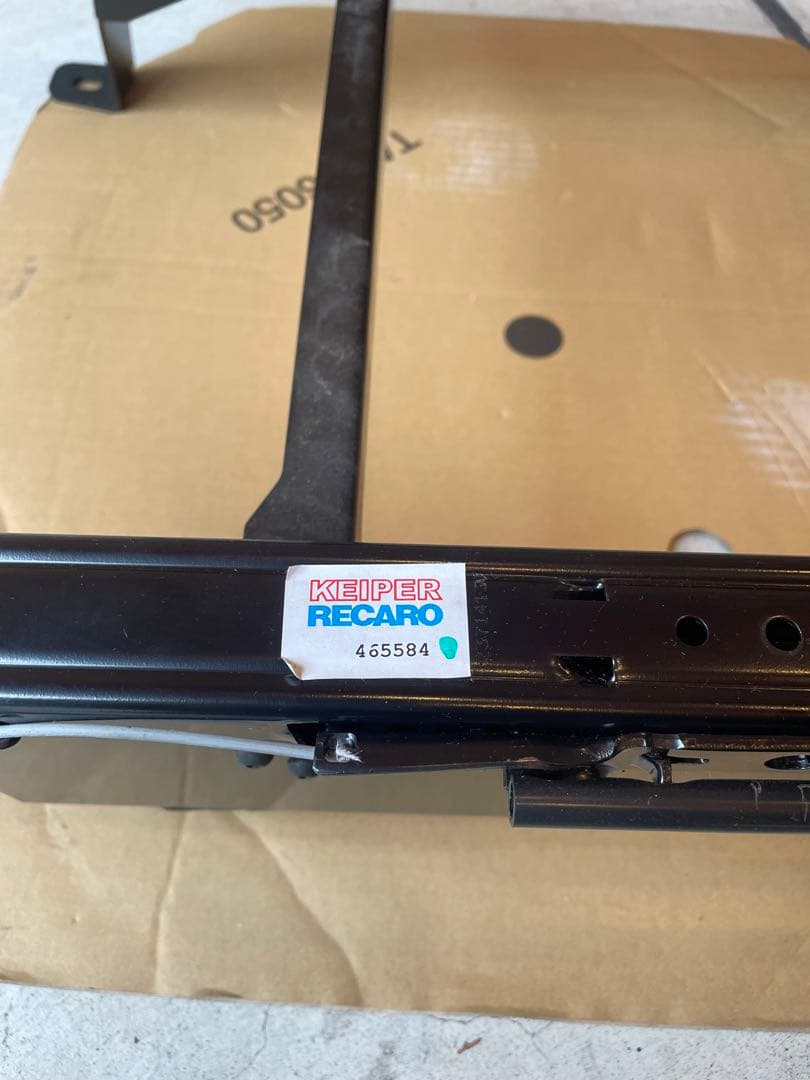 レカロ　RECARO シートレール　ランクルプラド