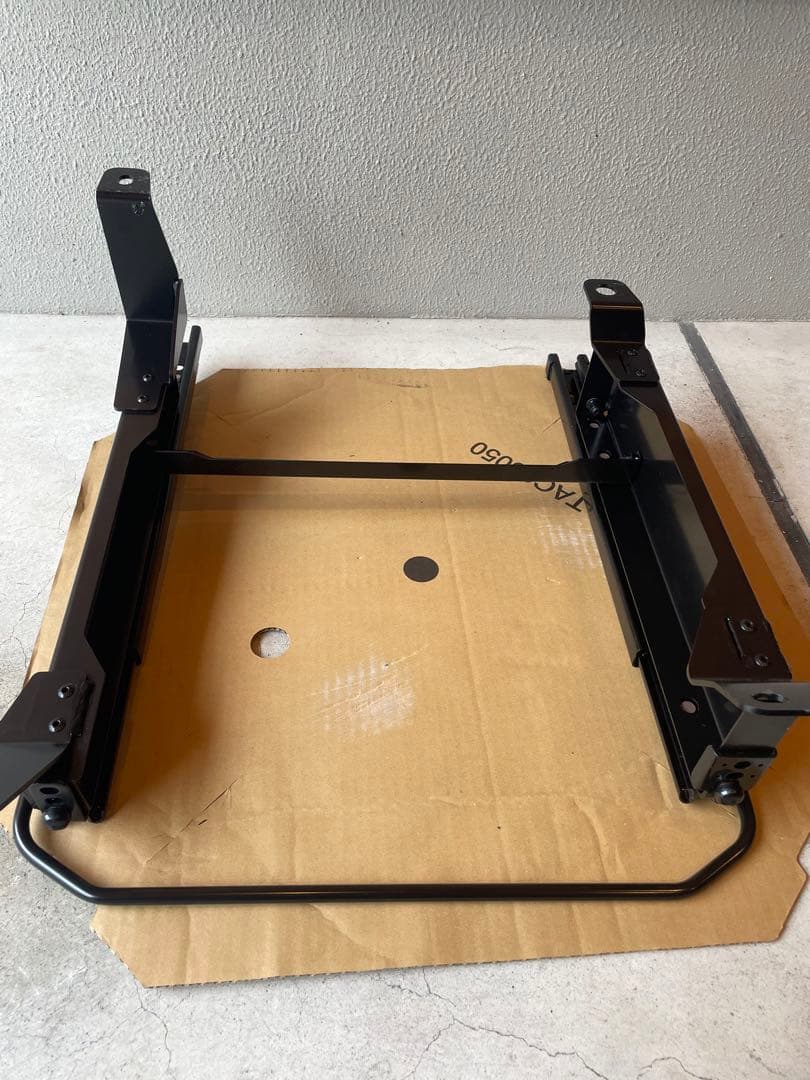 レカロ　RECARO シートレール　ランクルプラド