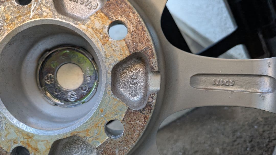 【値引OK】スタッドレス 16インチ タイヤ・ホイールセット　デリカ・ハリアー