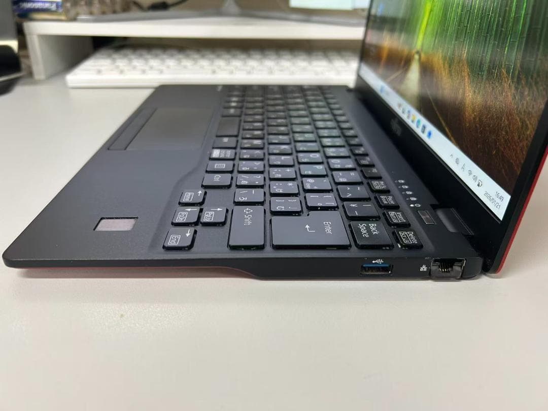 超軽量840g 富士通 LIFEBOOK U9311/M 美品 オフィスあり