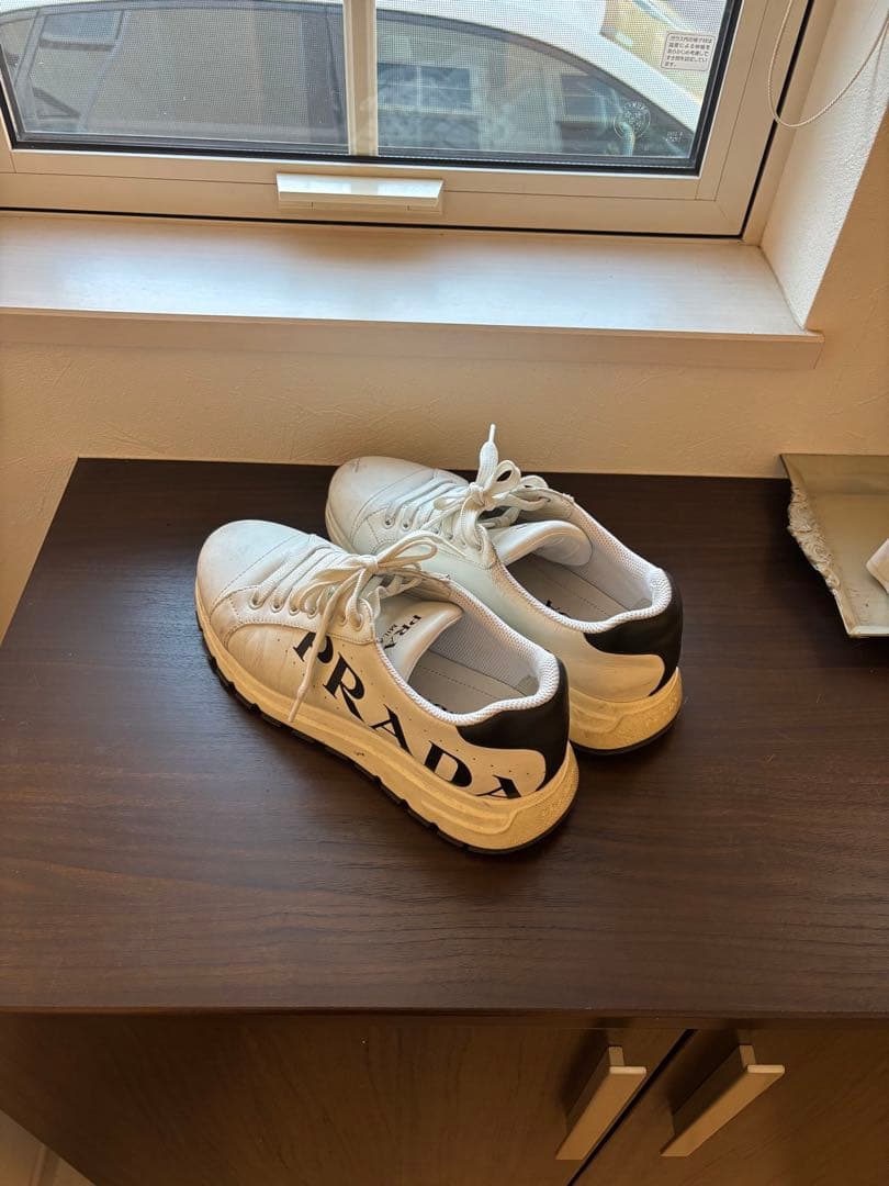 PRADA ホワイト スニーカー