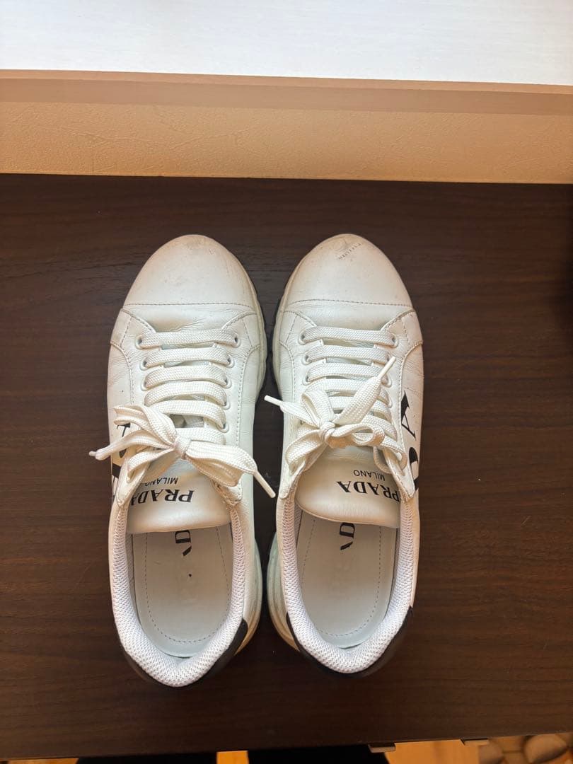 PRADA ホワイト スニーカー