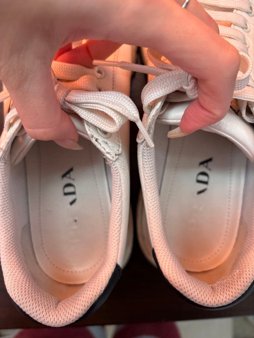 PRADA ホワイト スニーカー