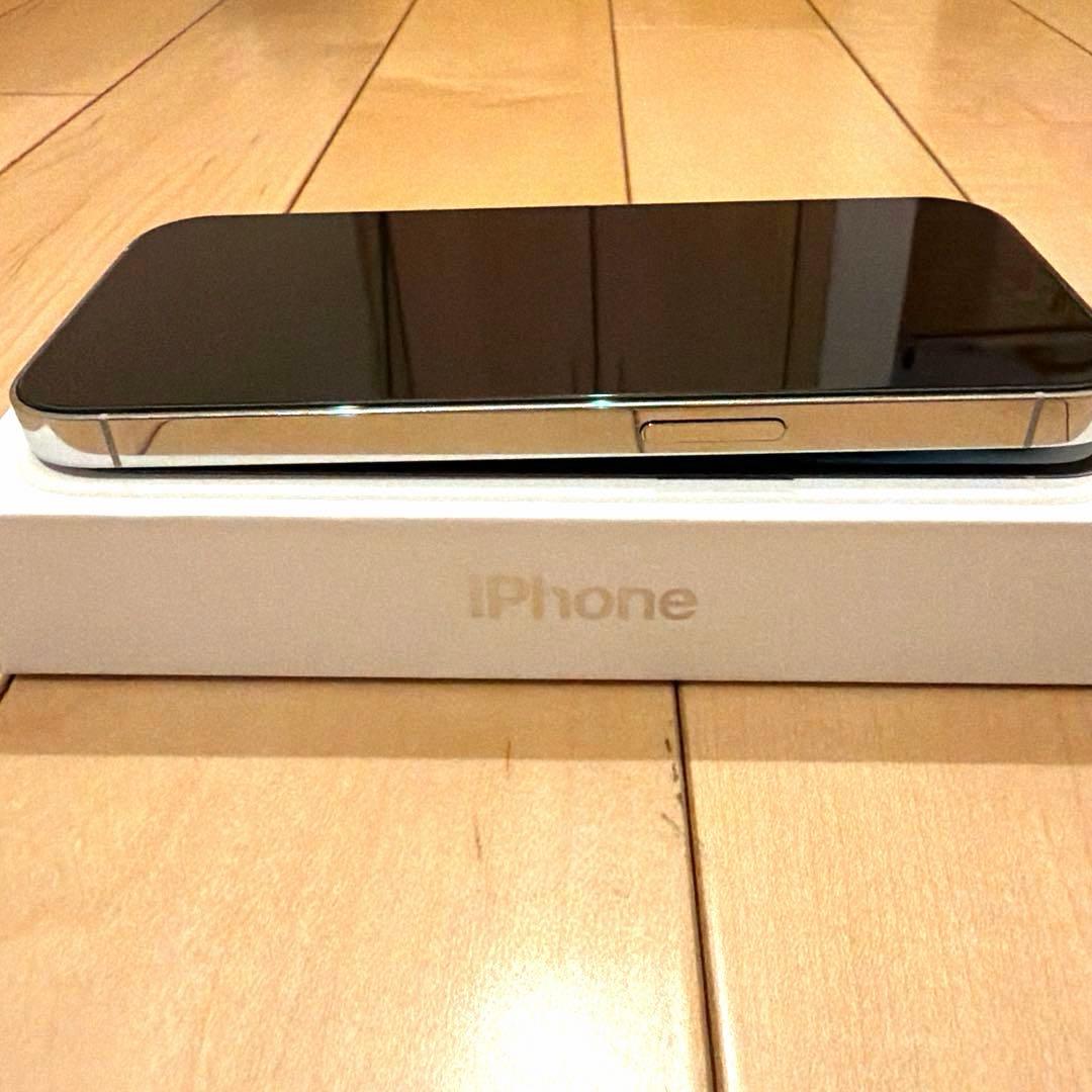 ゆ*あ様 iPhone14Pro 128GB シルバー