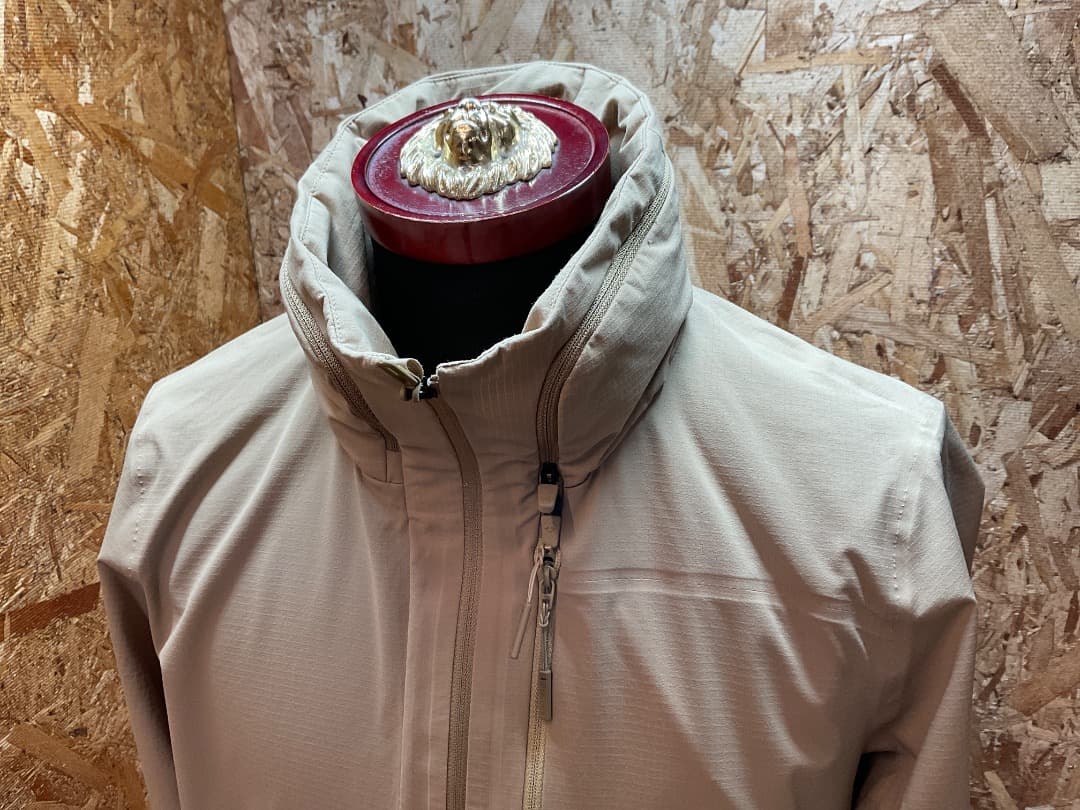 美品 DESCENTE デサント DAMPGC42 オルテライン ジャケット L