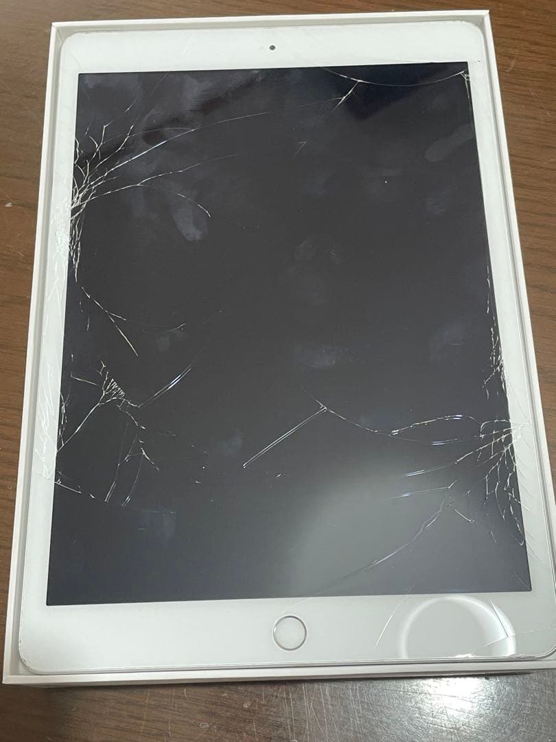 iPad第8世代 Wi-Fi 32GB シルバー　ジャンク品