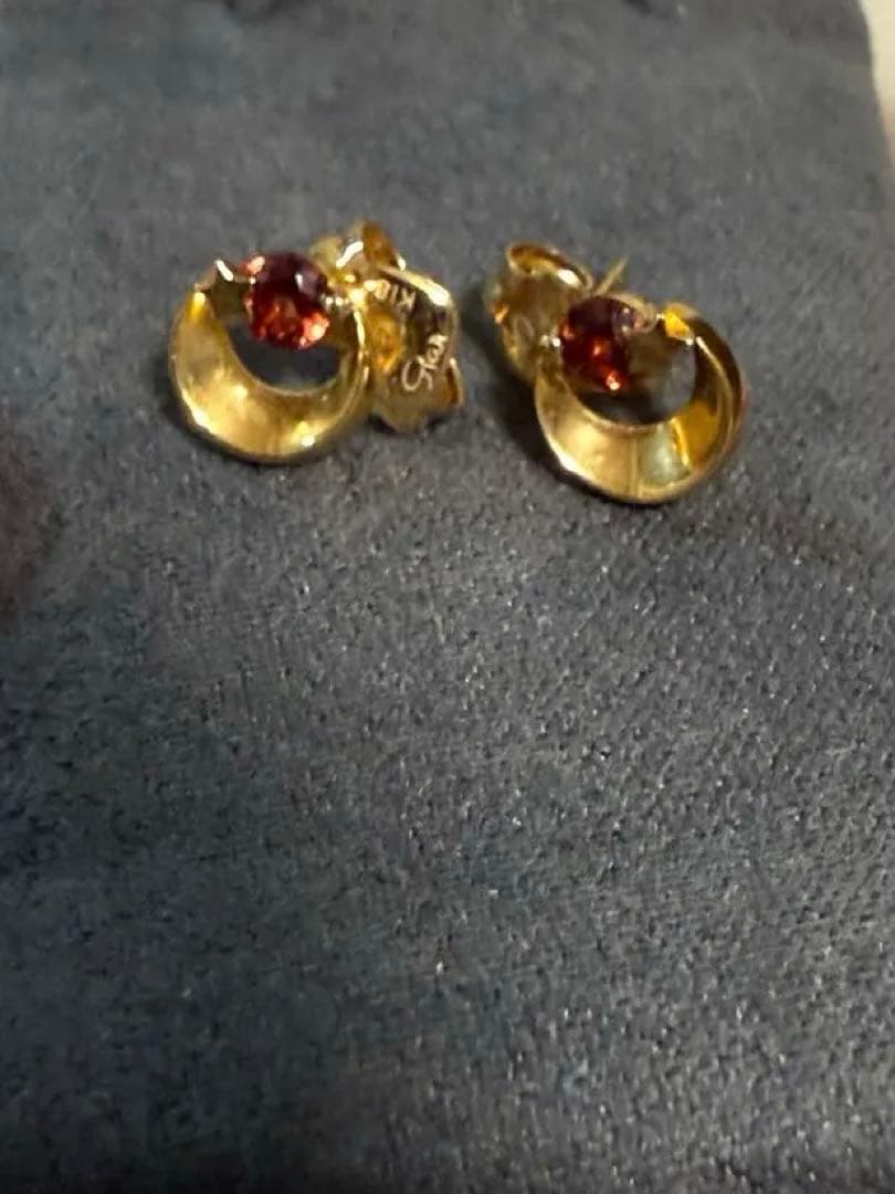 スタージュエリー　ピアス　ガーネット