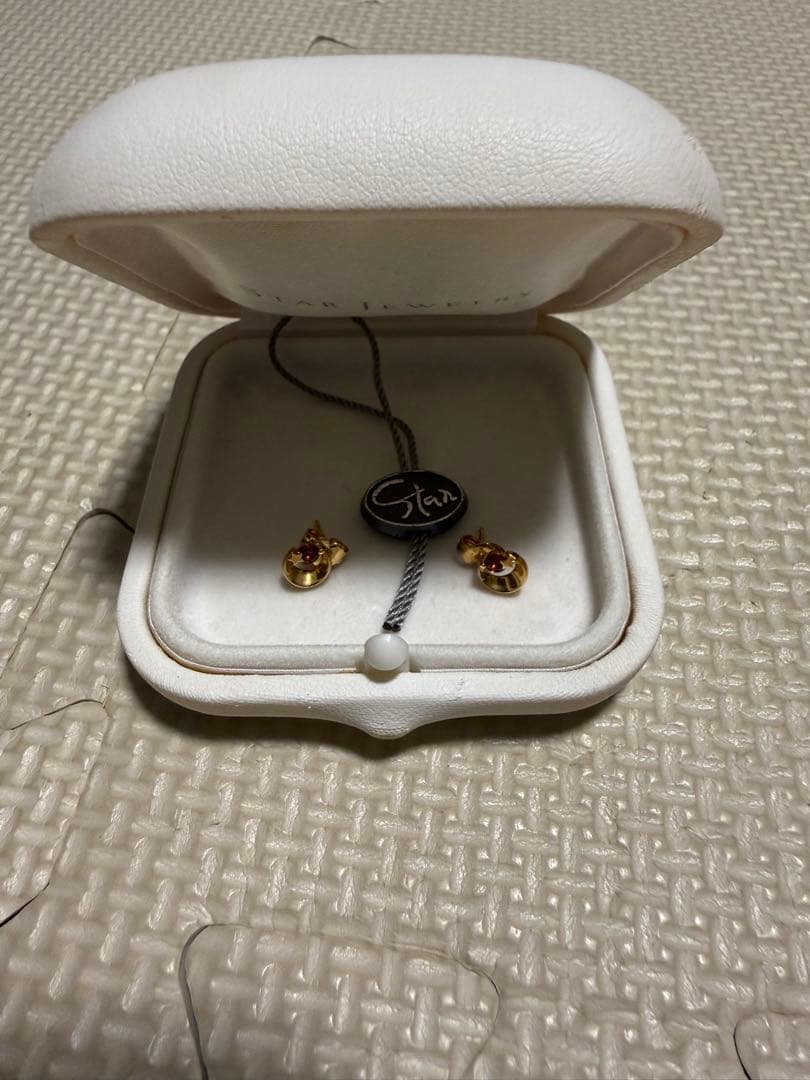 スタージュエリー　ピアス　ガーネット