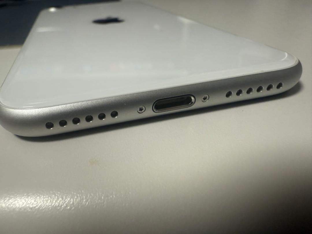 スマートフォン本体 Apple iPhone SE2