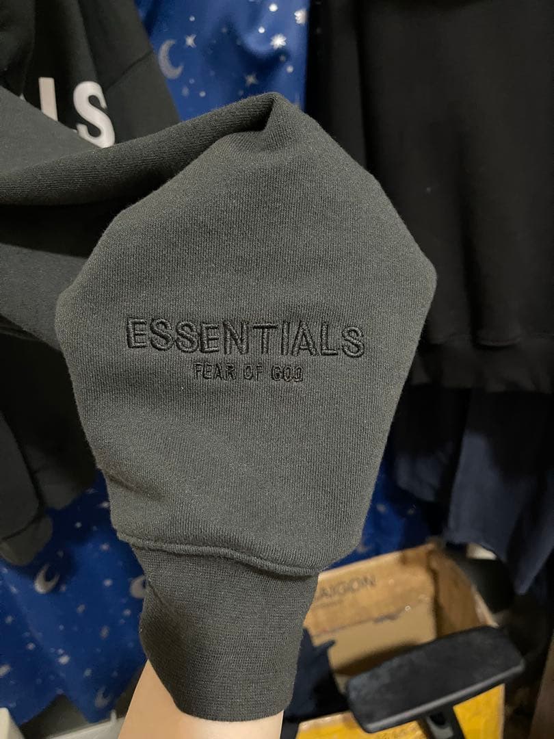 ESSENTIALS FEAR OF GOD ブラック　パーカー