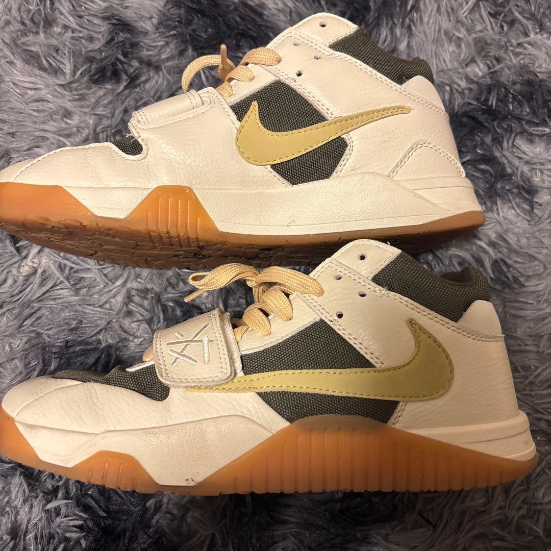 Nikeトラビススコット