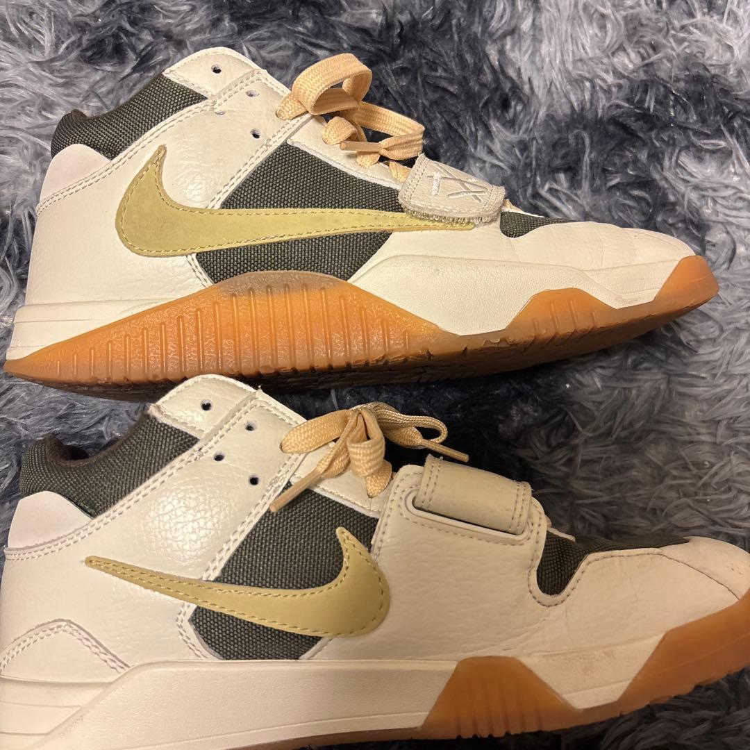 Nikeトラビススコット