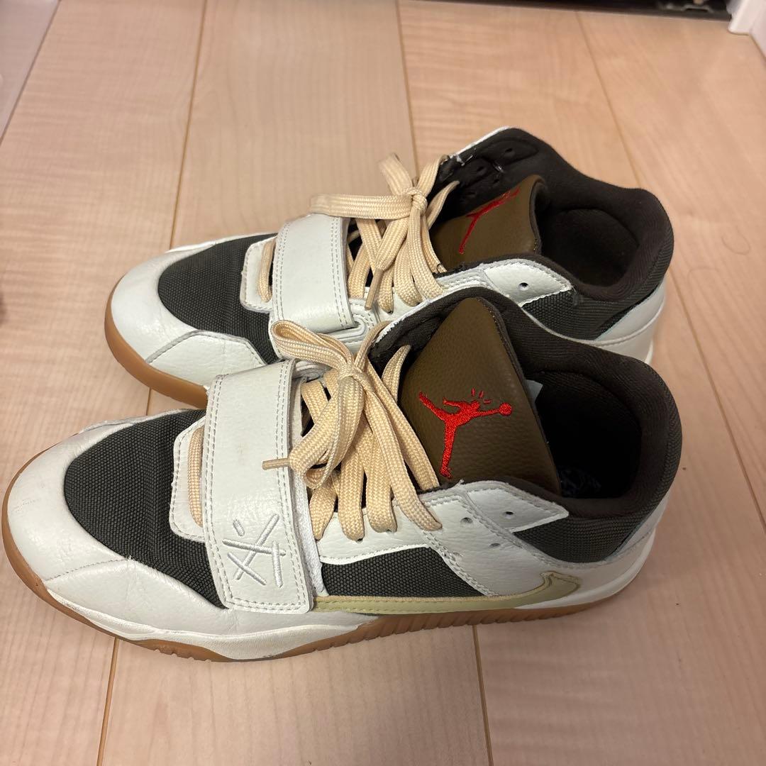 Nikeトラビススコット