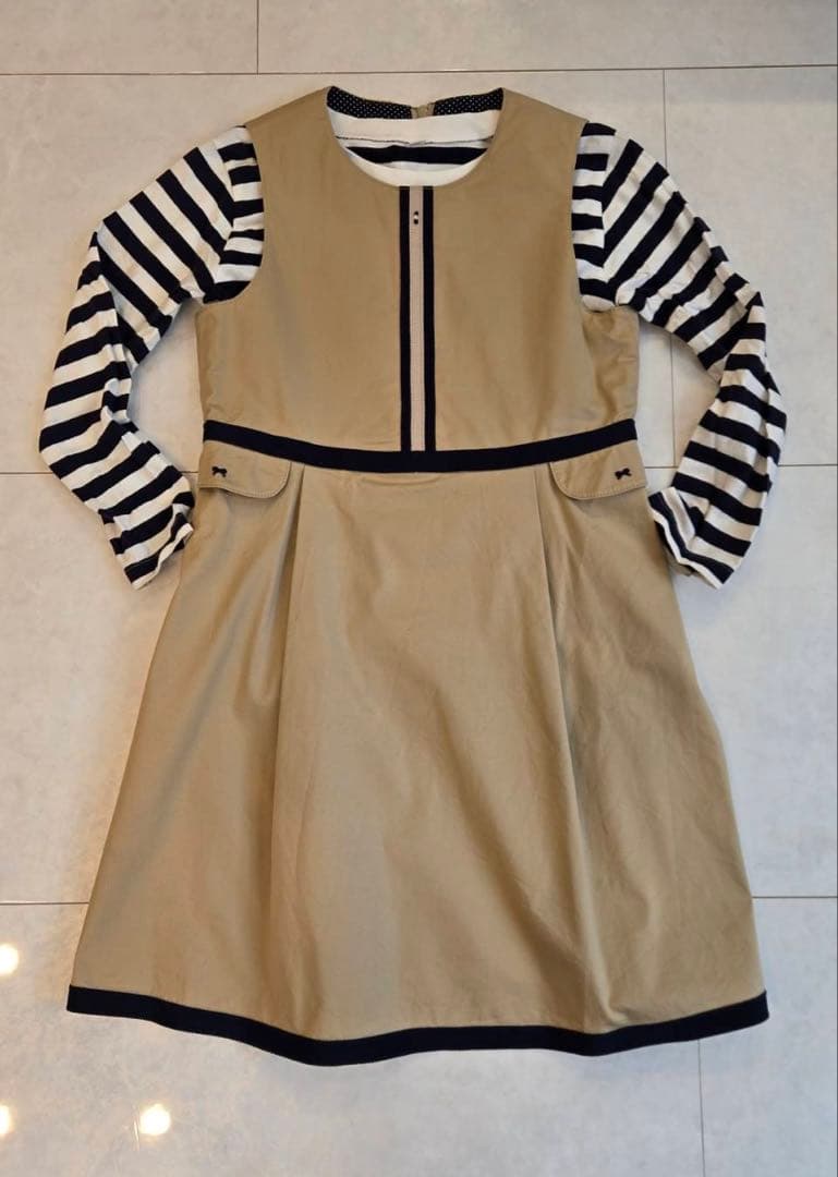 《新品タグ》familiar（ファミリア）ネイビー切替ワンピース、サイズ120