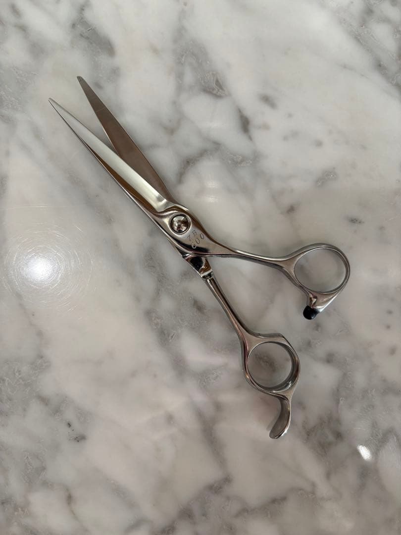 美容師　シザー　ハサミ　鋏　ヘアカット