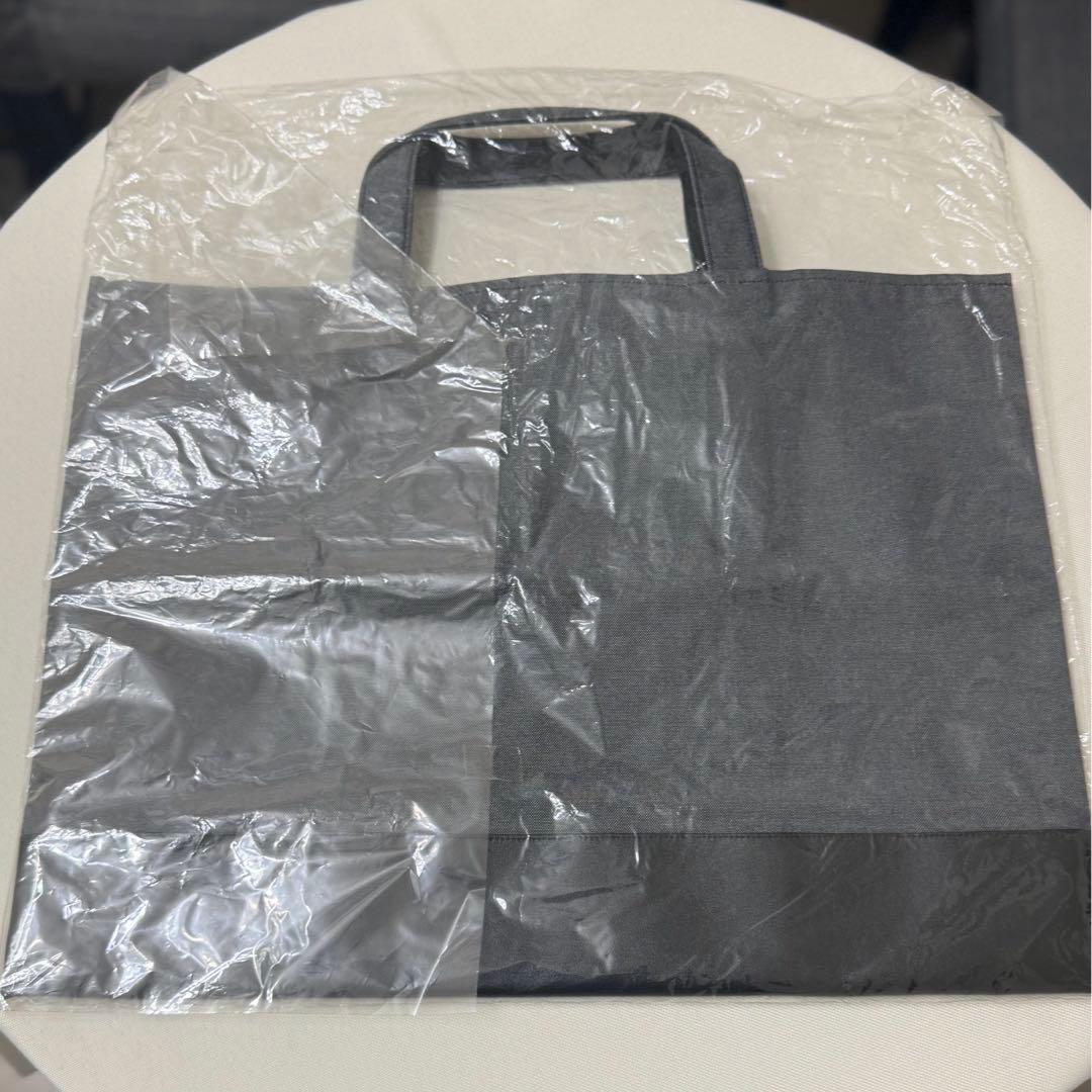 【新品・未使用】チャーム付き　ファミリア　デニムバッグ(黒) クリスマス