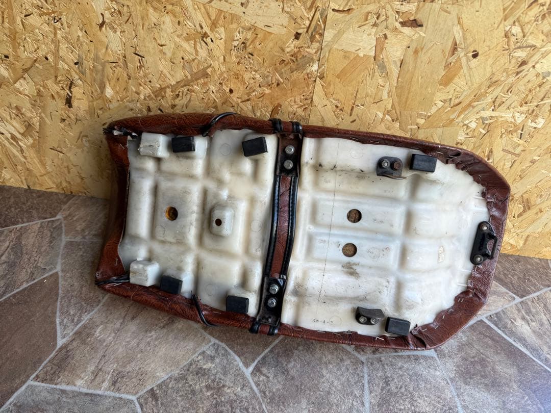 ブラウン合成皮革バイクシート　Z400GP