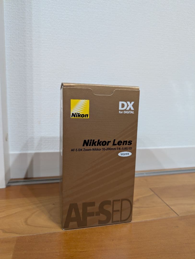 Nikon AF-S DX Zoom-Nikkor 55-200mm　シルバー