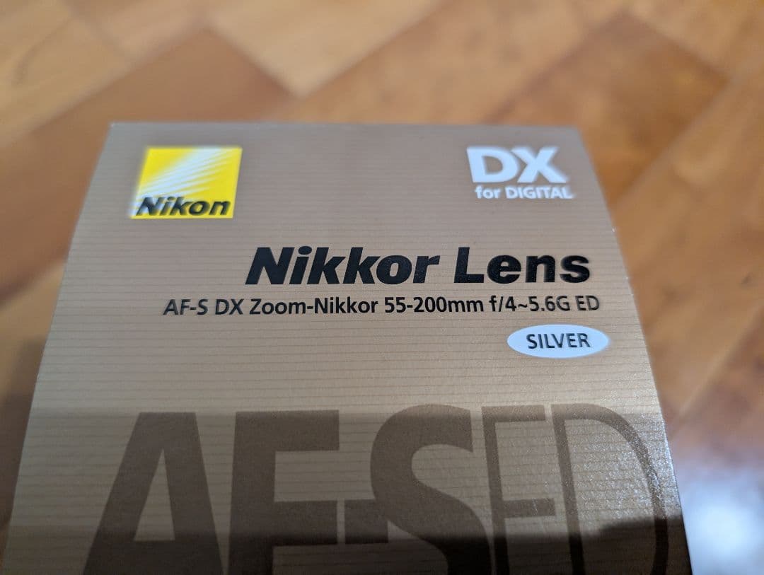Nikon AF-S DX Zoom-Nikkor 55-200mm　シルバー
