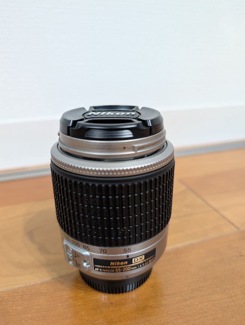 Nikon AF-S DX Zoom-Nikkor 55-200mm　シルバー