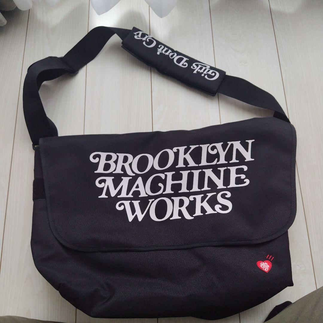 Human Made　Girls don’t cry メッセンジャーバッグ