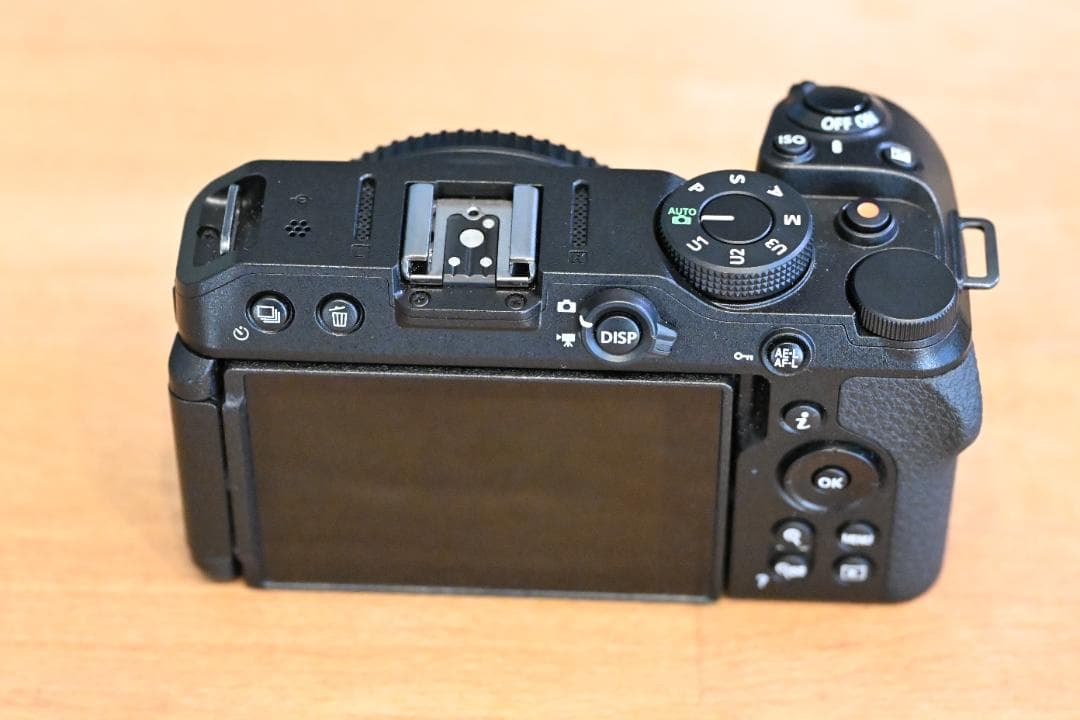 【ほぼ新品】Nikon Z30 DX16-50レンズキット 本体｜S回数249回