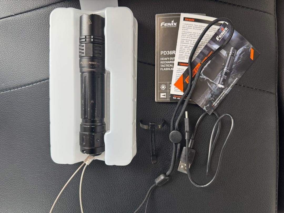 FENIX ハンドライト